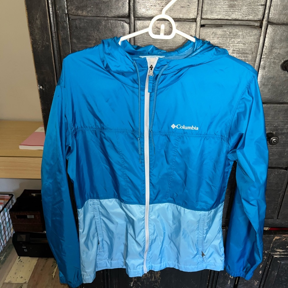 Womens Columbia wind breaker, great condition!!